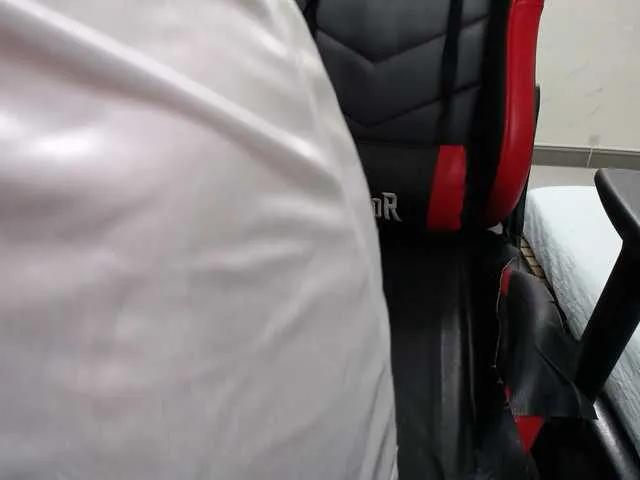 Alice225 from BongaCams