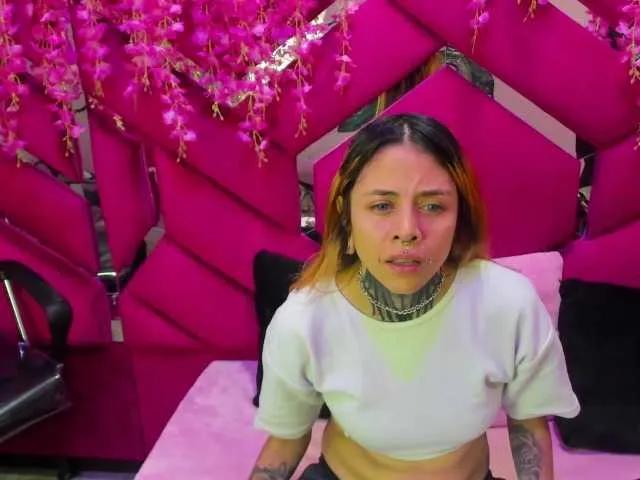 Admire AnalHade, she wants to masturbate for you AnalHade from BongaCams