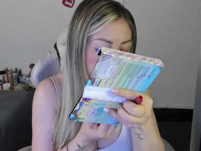 AndreinaSuann from BongaCams