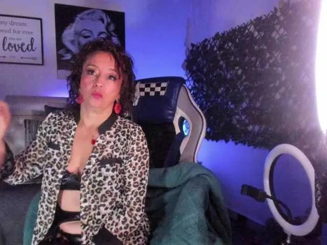 Masturbate to naked camwhore Beatricez beatricez from BongaCams