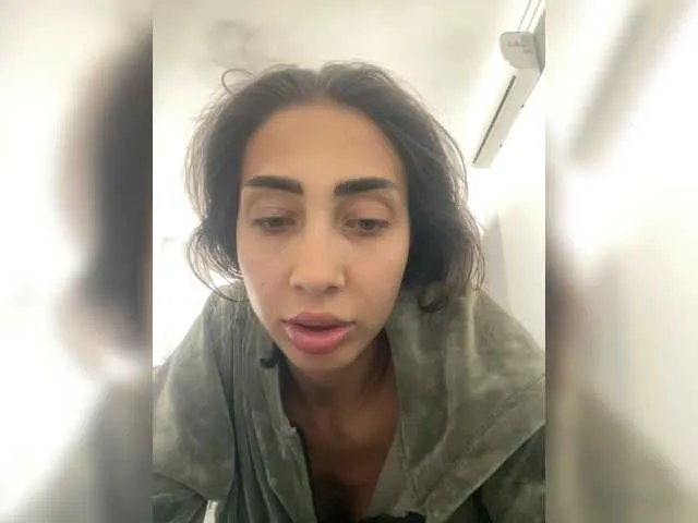 BonnyBon from BongaCams