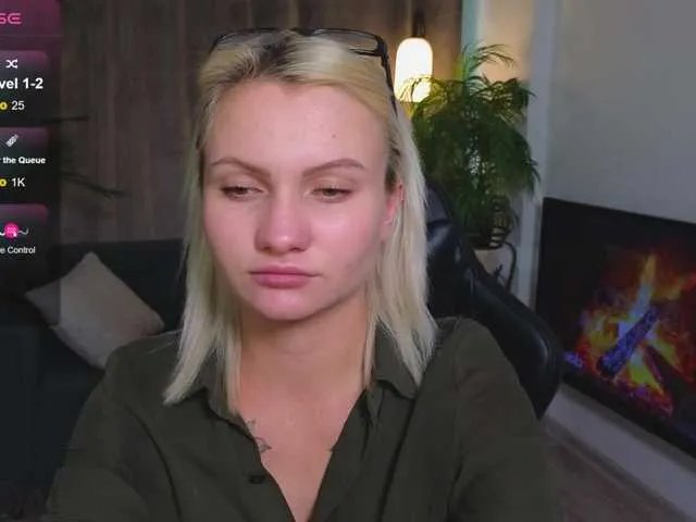 Offline CameronDiaz5 on BongaCams