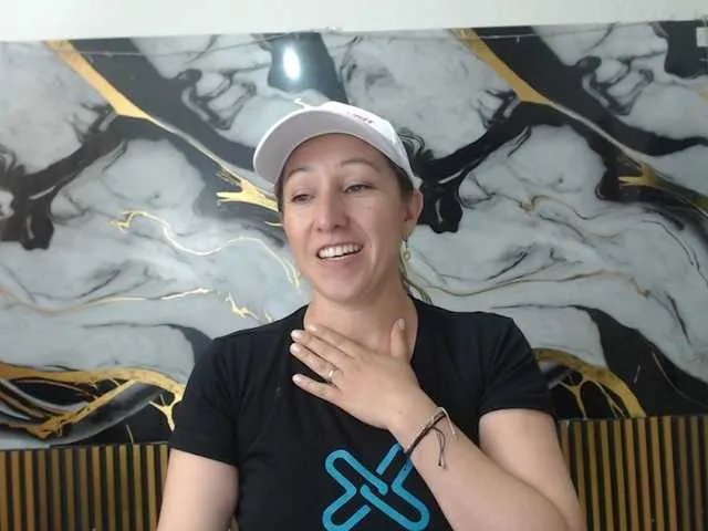 chrystal85 from BongaCams