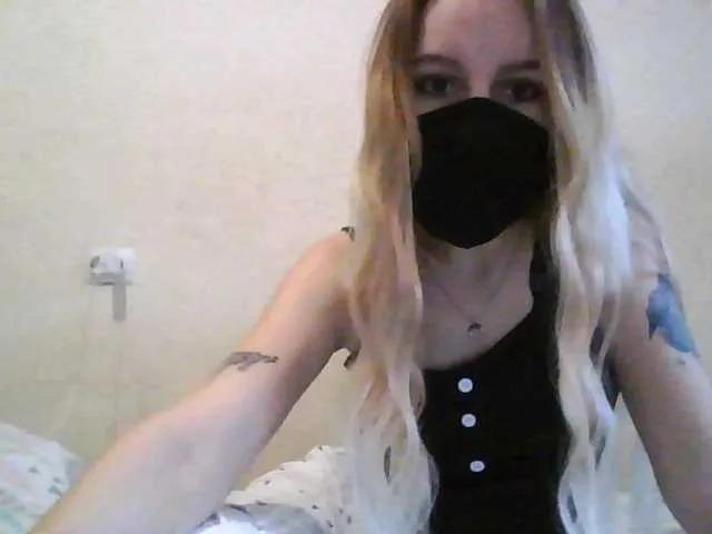 CrispyKriss from BongaCams