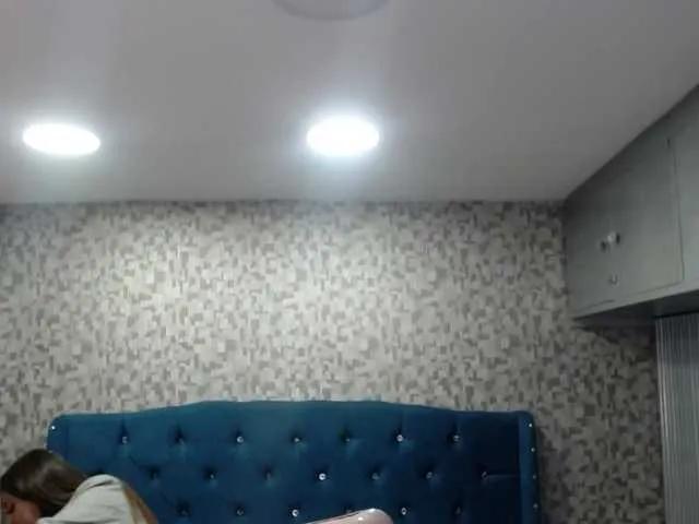 CrisstalPink from BongaCams