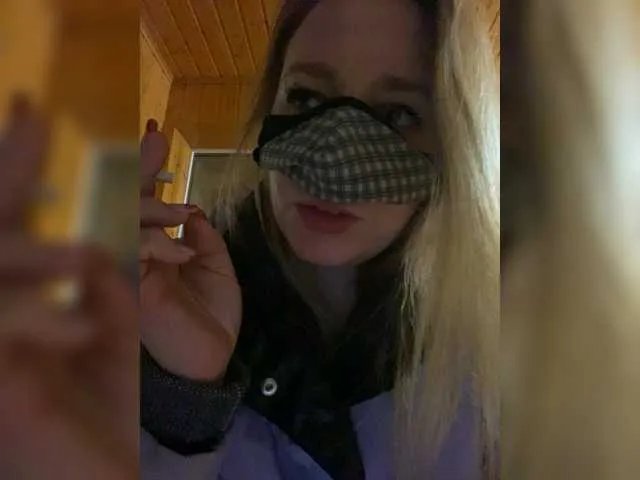 Donut-red from BongaCams