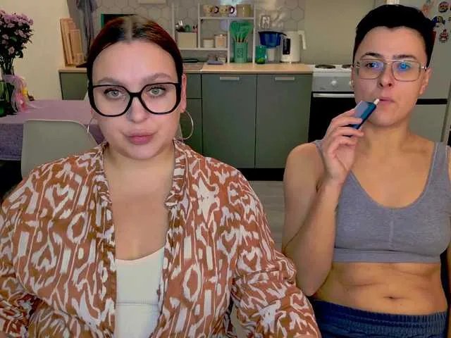 dreamteamgirls from BongaCams