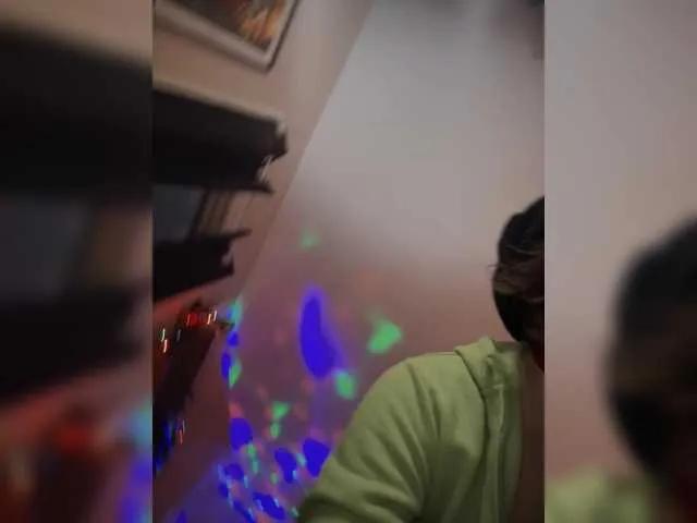 Ellieelf from BongaCams