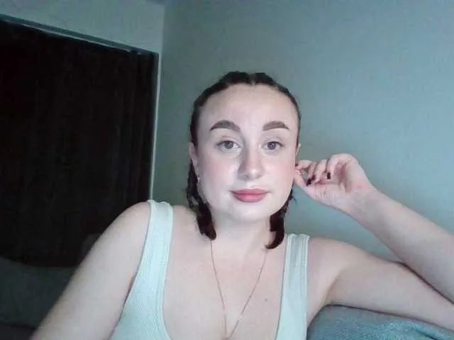 EllisSwon132 from BongaCams