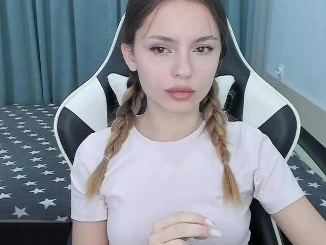 EmilySkout from BongaCams