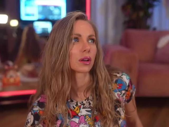 Watch cute model EvaFashionista EvaFashionista from BongaCams