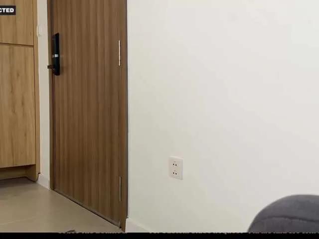 Discover FlyingDutchmana, they want to masturbate for you FlyingDutchmana from BongaCams