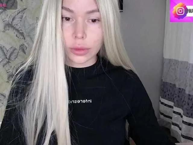 Explore Foxymoxy19, she wants to masturbate for you Foxymoxy19 from BongaCams