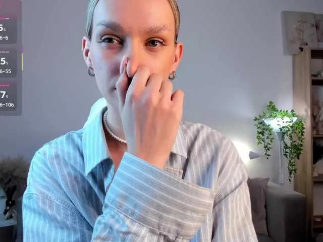 IceStrawberry from BongaCams