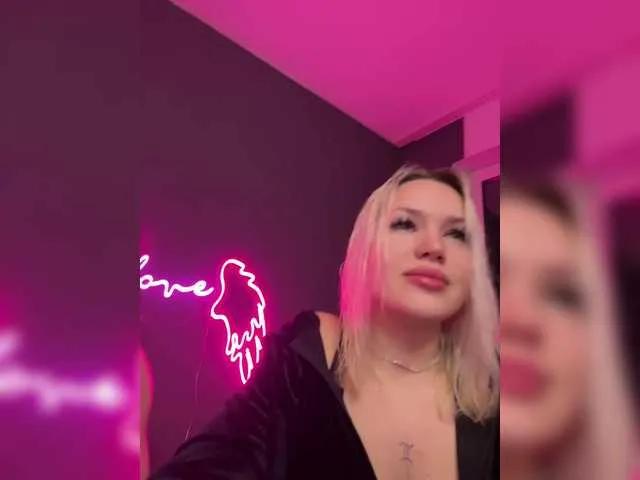 Cute James-Eva0 wants you to fuck their body now James-Eva0 from BongaCams