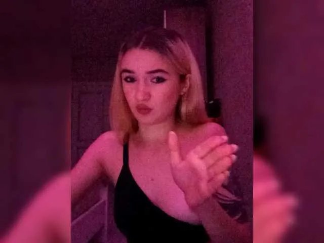 kristibiz from BongaCams