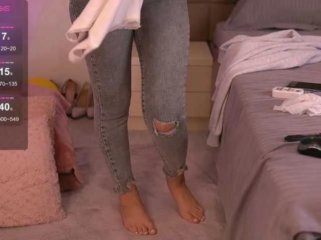 Checkout 35 years old KyraCase from BongaCams KyraCase from BongaCams