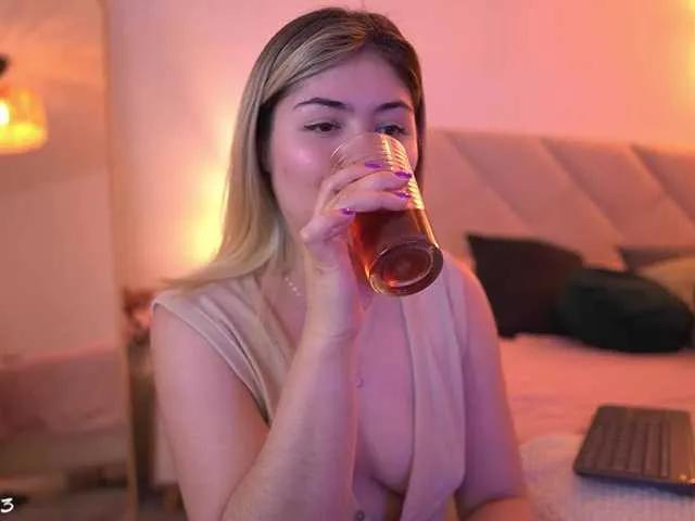 LauBee from BongaCams