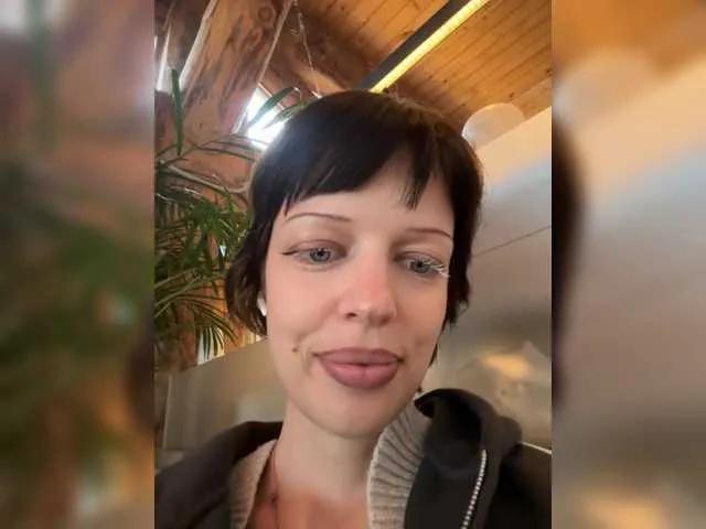 LAURAsunSHINE from BongaCams