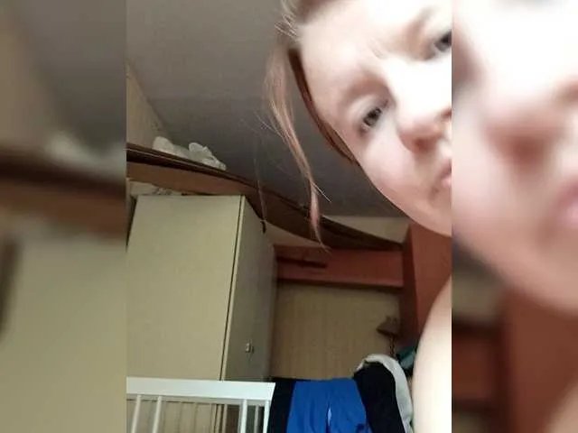 Leenakene from BongaCams