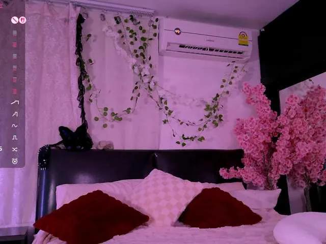 Try amazing camwhore Leinbone Leinbone from BongaCams