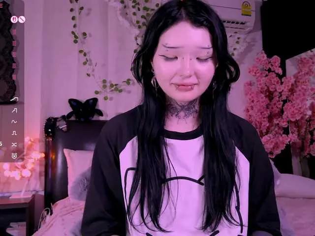 Try amazing camwhore Leinbone Leinbone from BongaCams