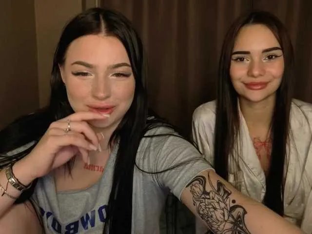 Offline LisaAndDenis on BongaCams