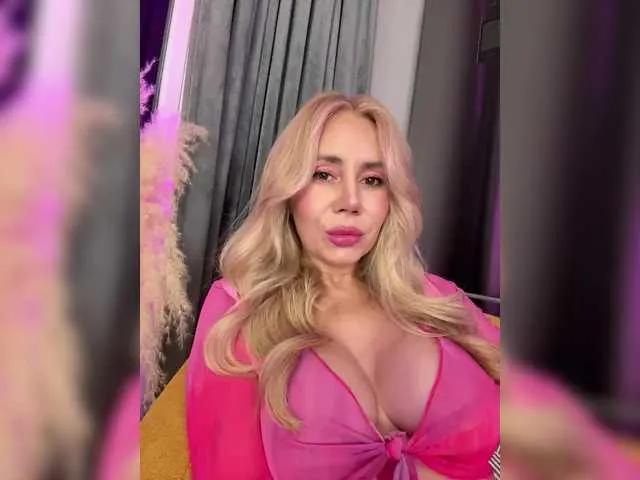 Masturbate to Lunesa, she wants to masturbate for you Lunesa from BongaCams