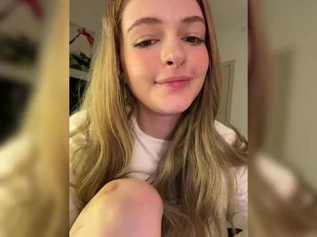mandarinkaa from BongaCams