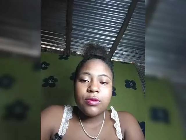 Mathildahh from BongaCams