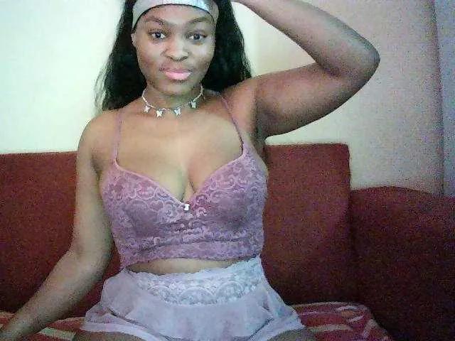 Mercedes-bunz05 from BongaCams