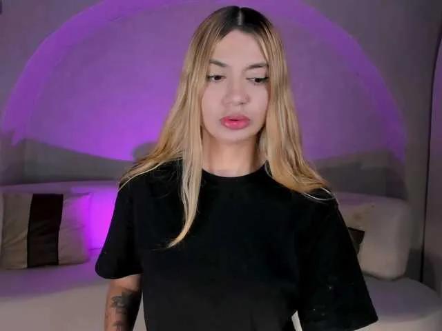 NiaHolland from BongaCams