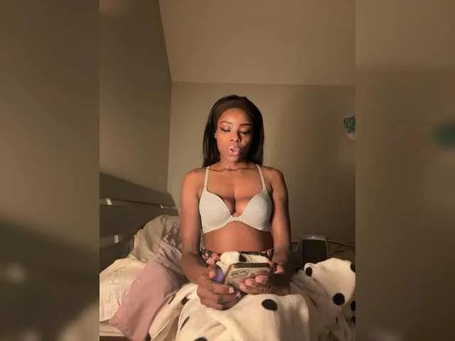 Peachyz from BongaCams