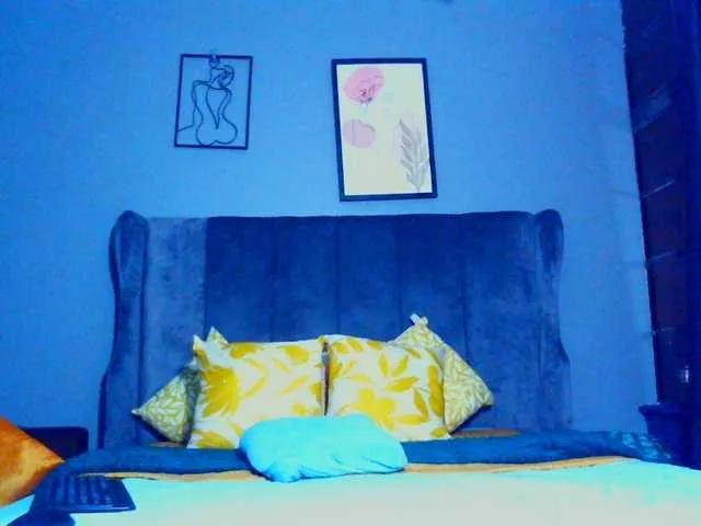 PearBlu38 from BongaCams