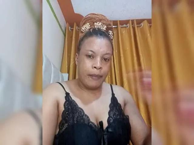 Queen-Biancah from BongaCams