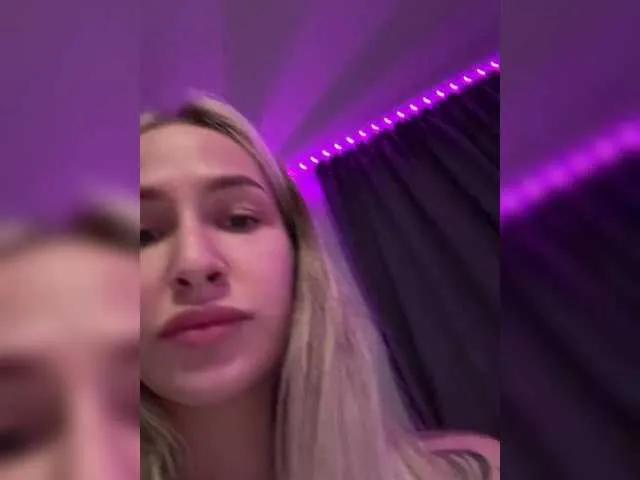 QueenKing from BongaCams