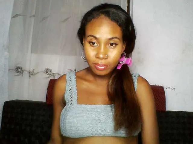 Radjinie from BongaCams