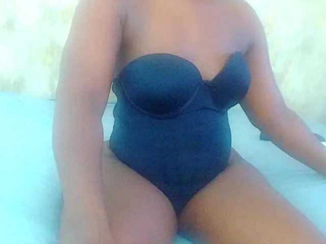 Hot Ravenlip wants you to fuck her body now Ravenlip from BongaCams