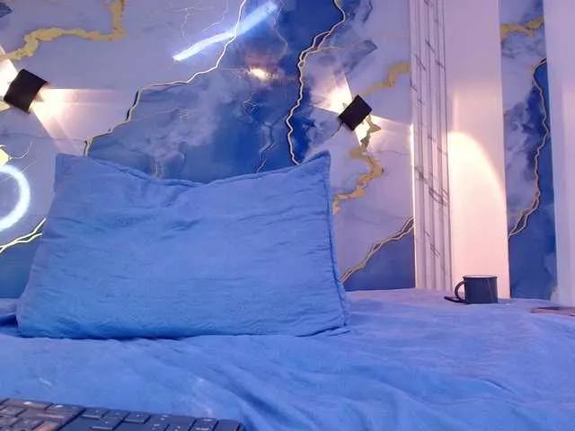 rayne-lor from BongaCams