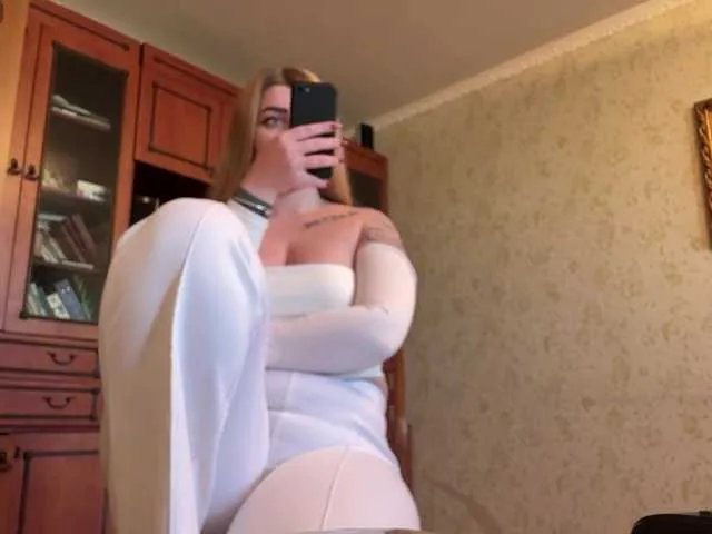 RedMadonna from BongaCams