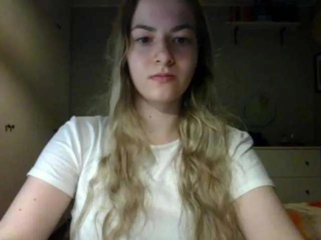 RosieJune from BongaCams