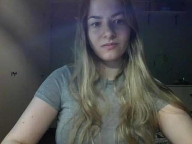 RosieJune from BongaCams