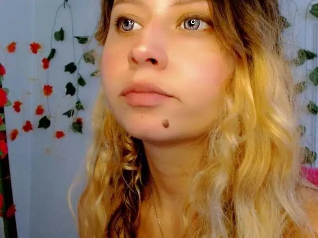 Explore Sabrinaolsons, she wants to masturbate for you Sabrinaolsons from BongaCams