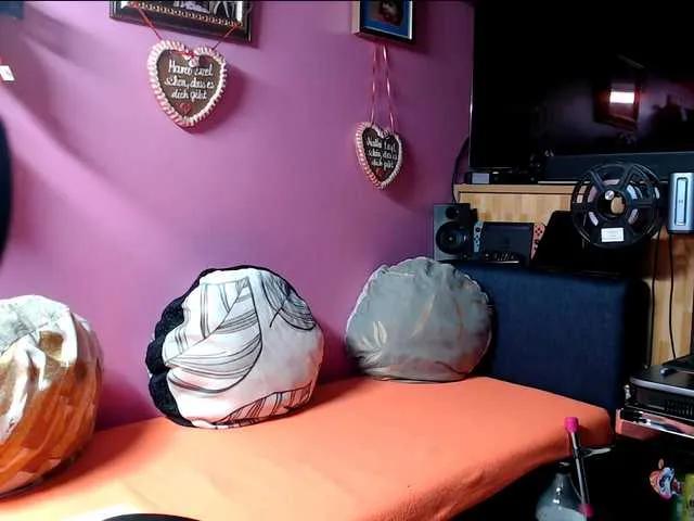 Explore sweet stripper Sexymelli18 Sexymelli18 from BongaCams