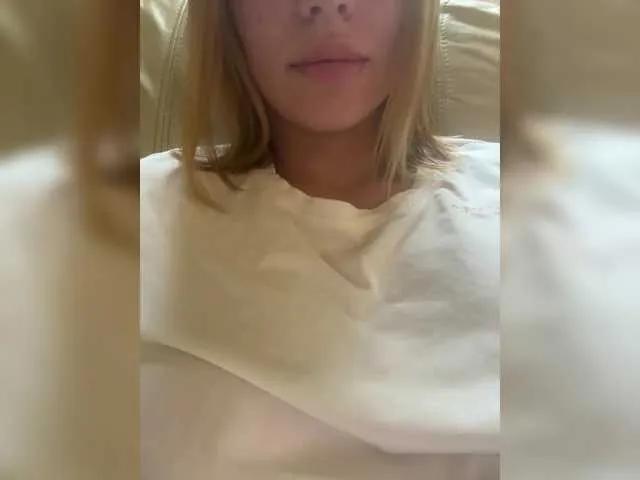 Sweet-peacha from BongaCams