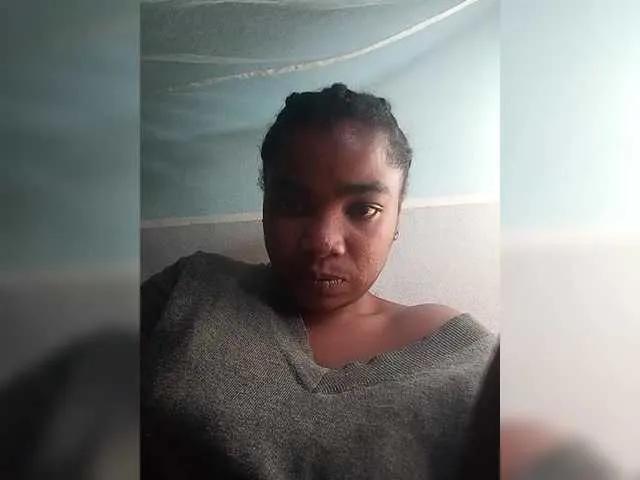 Try amazing camwhore Tryciah tryciah from BongaCams