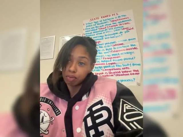 Xxxmilkmarie from BongaCams