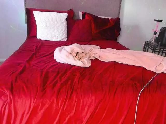 Admire BongaCams's Yiauana Yiauana from BongaCams