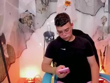 Join 19 years old _blake_boy from Chaturbate _blake_boy from Chaturbate