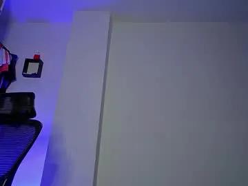 Explore hot camslut Donathoo donathoo from Chaturbate